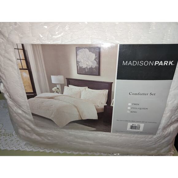 MADISON PARK BISMARCK KING COMFORTER SET PLUSH Faux Fur Bedspread and Shams - Picture 10 of 10